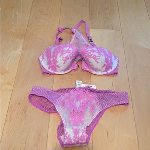 NWT Victoria’s Secret Pink Lace 32C Bra Sm Panty